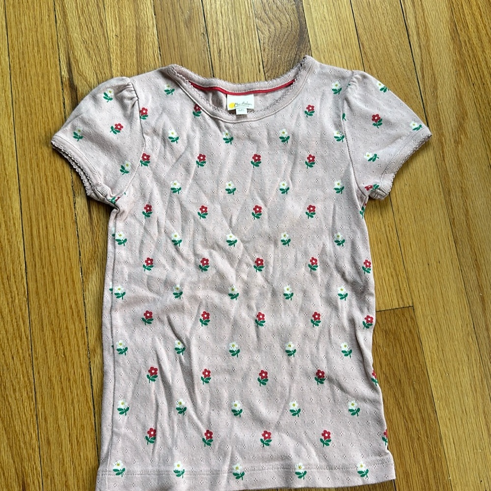 Mini Boden light pink floral tee with red and white flowers size 7-8
